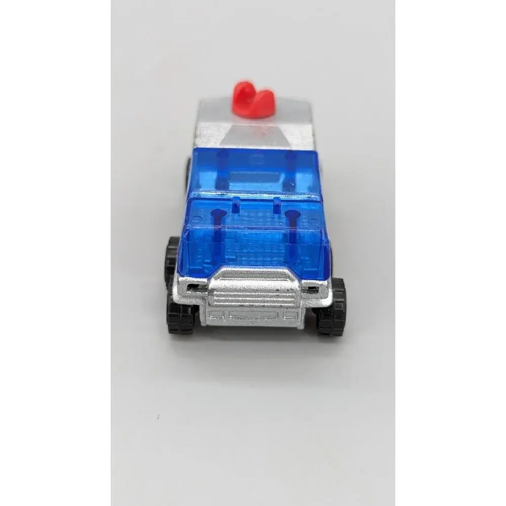 Matchbox 2000 Diecast Firetruck #71 Runway Hero Kids Car of the Year 1:64